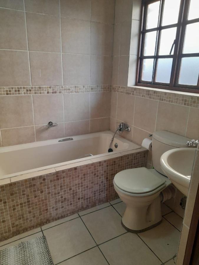 Tumi'S Home Away- 3 Bedroom Witbank Exterior photo